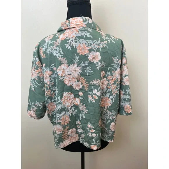 NWOT Cupcakes and Cashmere Floral Short Button Down Shirt Sage Green Large - Picture 5 of 16
